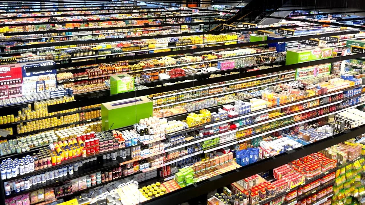Market rafında deterjan ürünleri